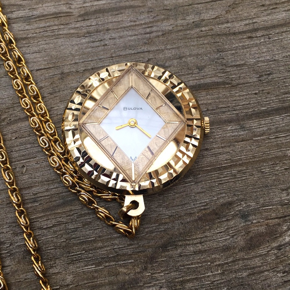 Vintage Watch Pendant- Bulova in pristine condition!! - Picture 2 of 5
